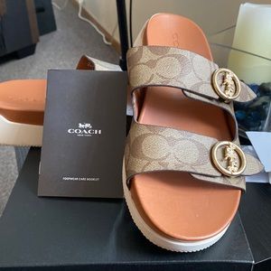 Women coach Sandals